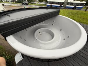 Kubls uz piekabes ar ārējo krāsni un LED apgaismojumu