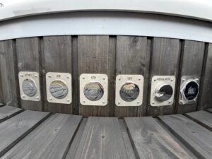 Kubls uz piekabes ar termovāku no eko ādas