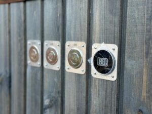 Vadības pogas hidromasāžas un LED apgaismojuma ieslēgšanai kublā