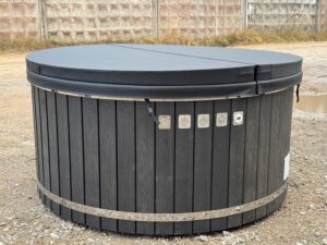 Stiklašķiedras kubls ar ārējo krāsni un WPC apdari Ø200 cm