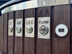 Stiklašķiedras kubla iekšpuse ar hidromasāžas sprauslām un LED apgaismojumu